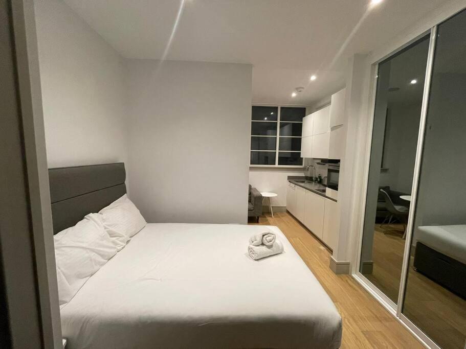 Monthly Stays 1Bed Serviced Studio Apartment Free Wifi & Netflix Whitechapel London Perfect For Solo & Coupled Guests Εξωτερικό φωτογραφία